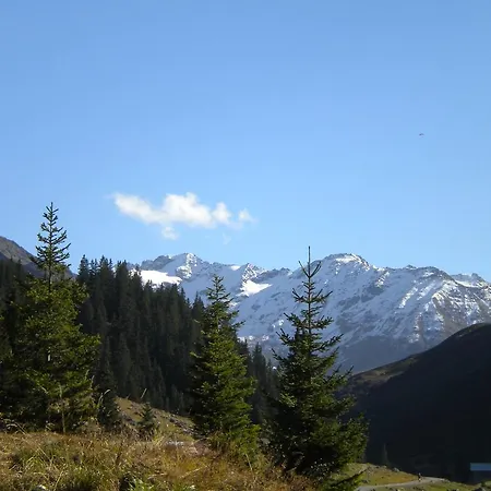 Shima-davos Bed & Breakfast
